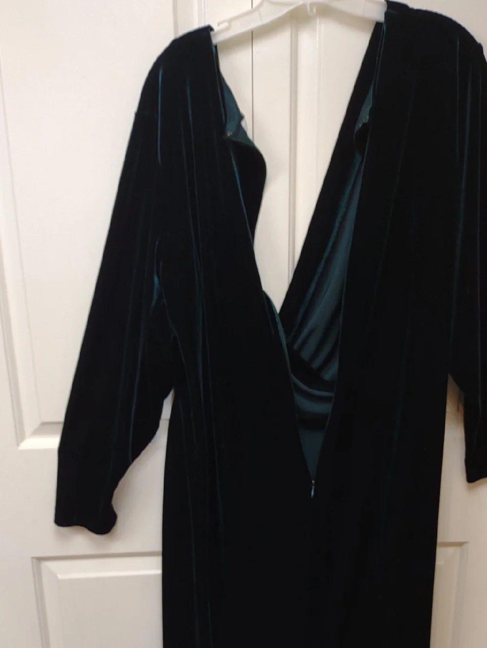 Calvin Klein Green Velvet V-Neck Dress with Gold V-Bar and Side Ruching NWOT - Picture 9 of 9